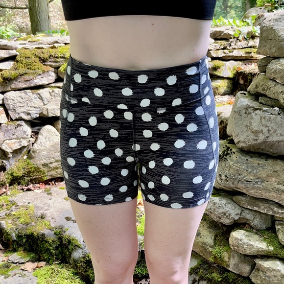 Outdoor Voices Tech Sweat Flex Shorts in Polka Dot Black and White - SMALL - Picture 4 of 6